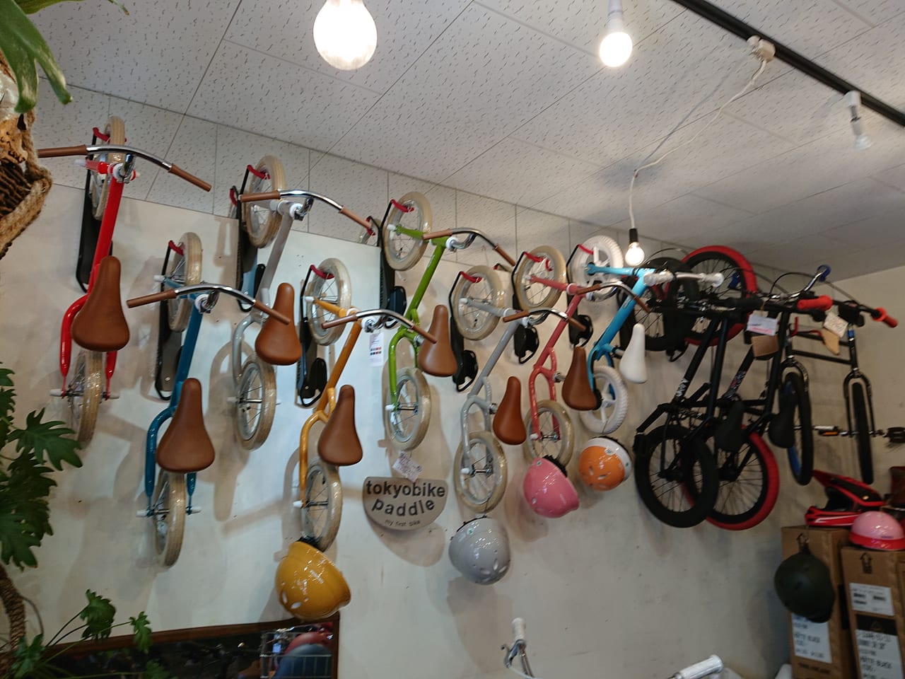 バイクサイクルJUNE店内2