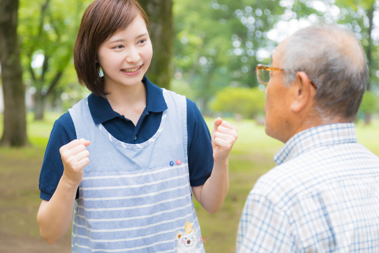 介護士と老人